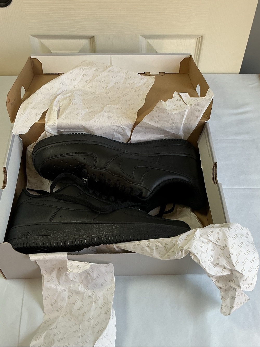 Nike Men's All-Black Low-Top Athletic Sneakers